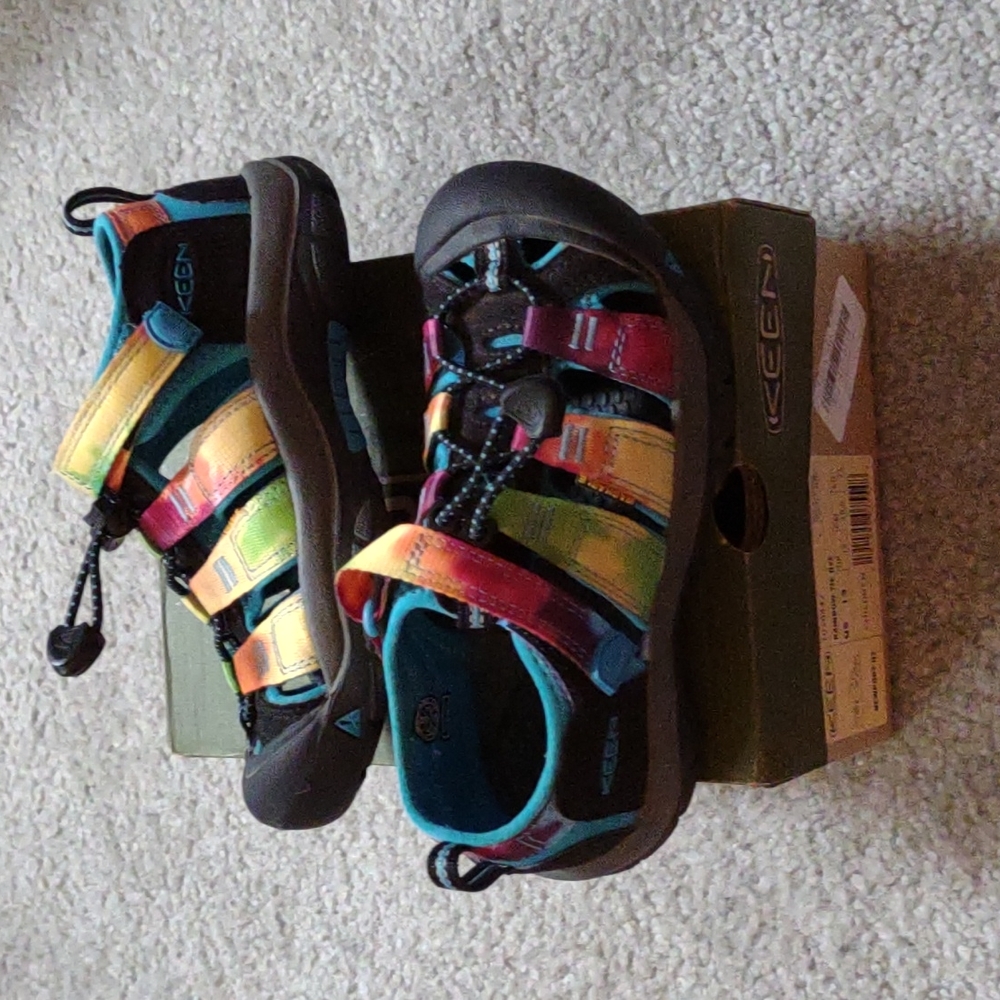 Girls Keen Sandals. New In Box. Size 13